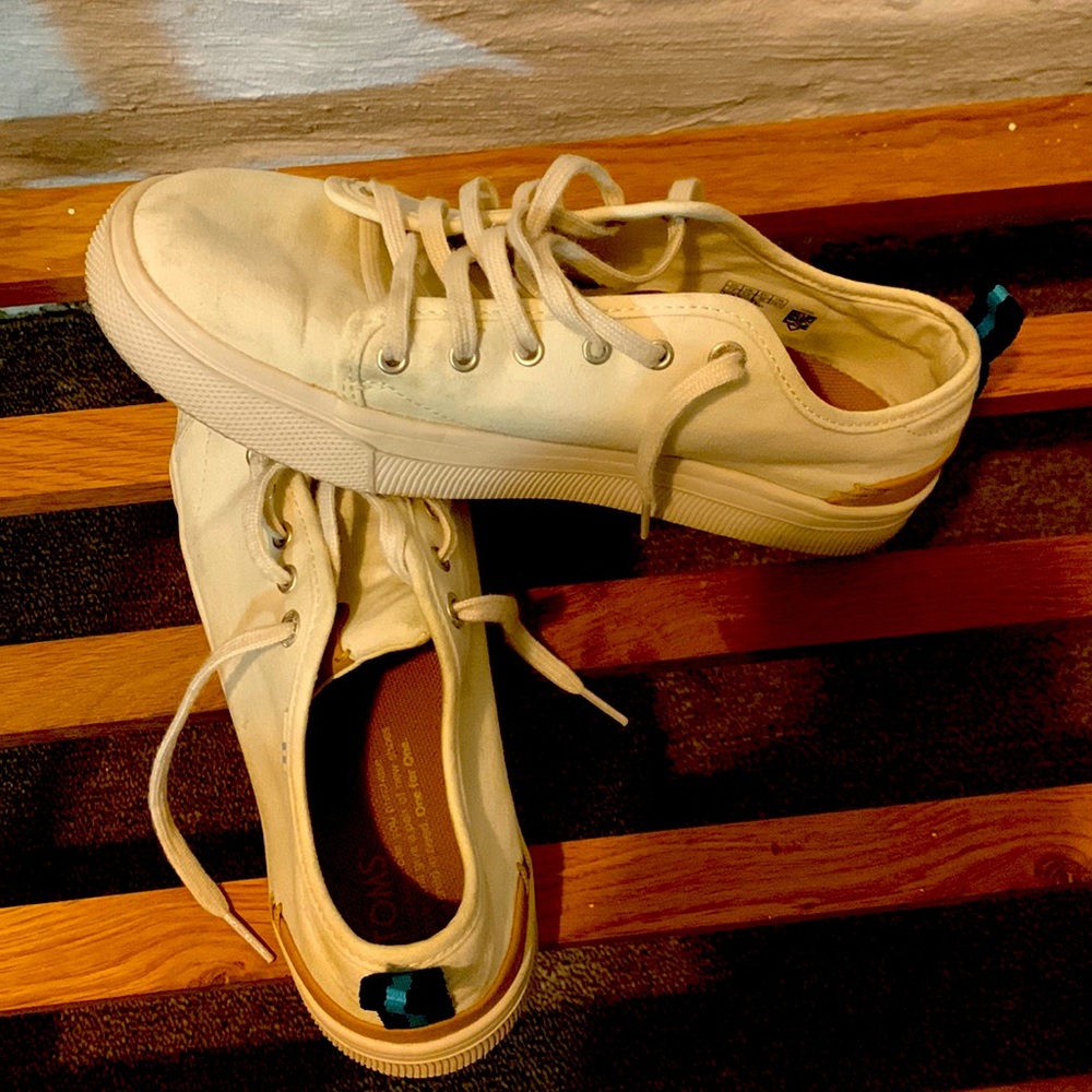 TOMS women’s white sneakers